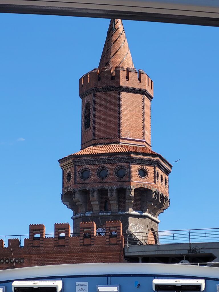 Turm der Janowitzbrücke